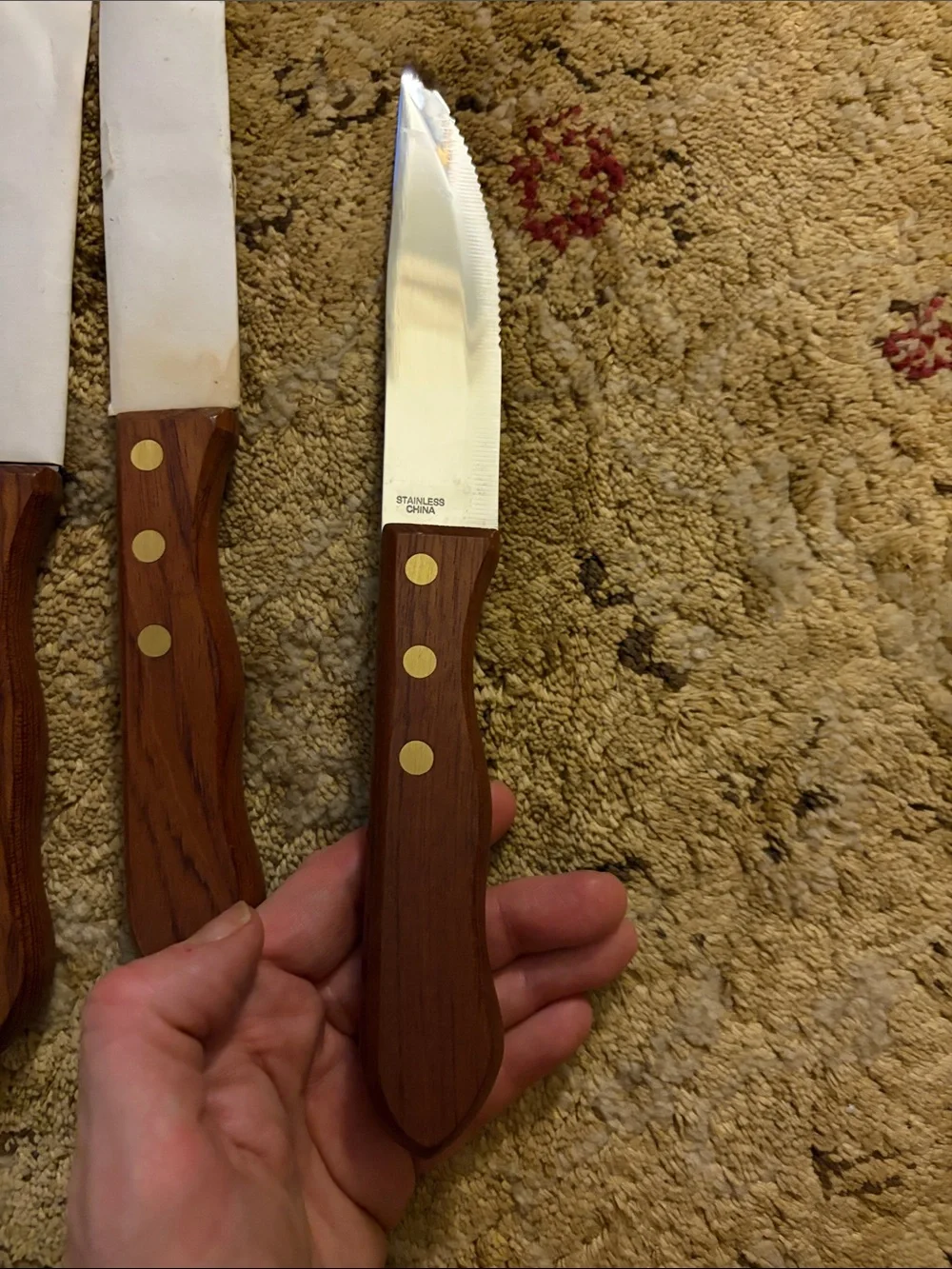 4 Wood-Handled Steak Knife Set traditional classic stainless steel NEW